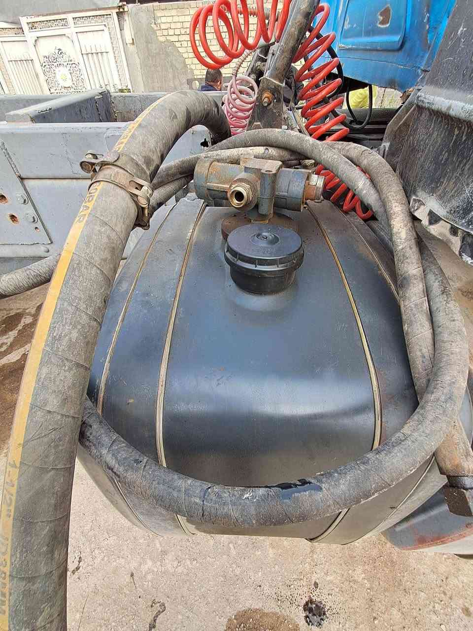 السلام عليكم للبيع تانكي هيدروليك  كنترول وصونداته كامل السعر ٣٥٠ وبي مجال مكان بغداد الساحي رقم الهاتف ***********
