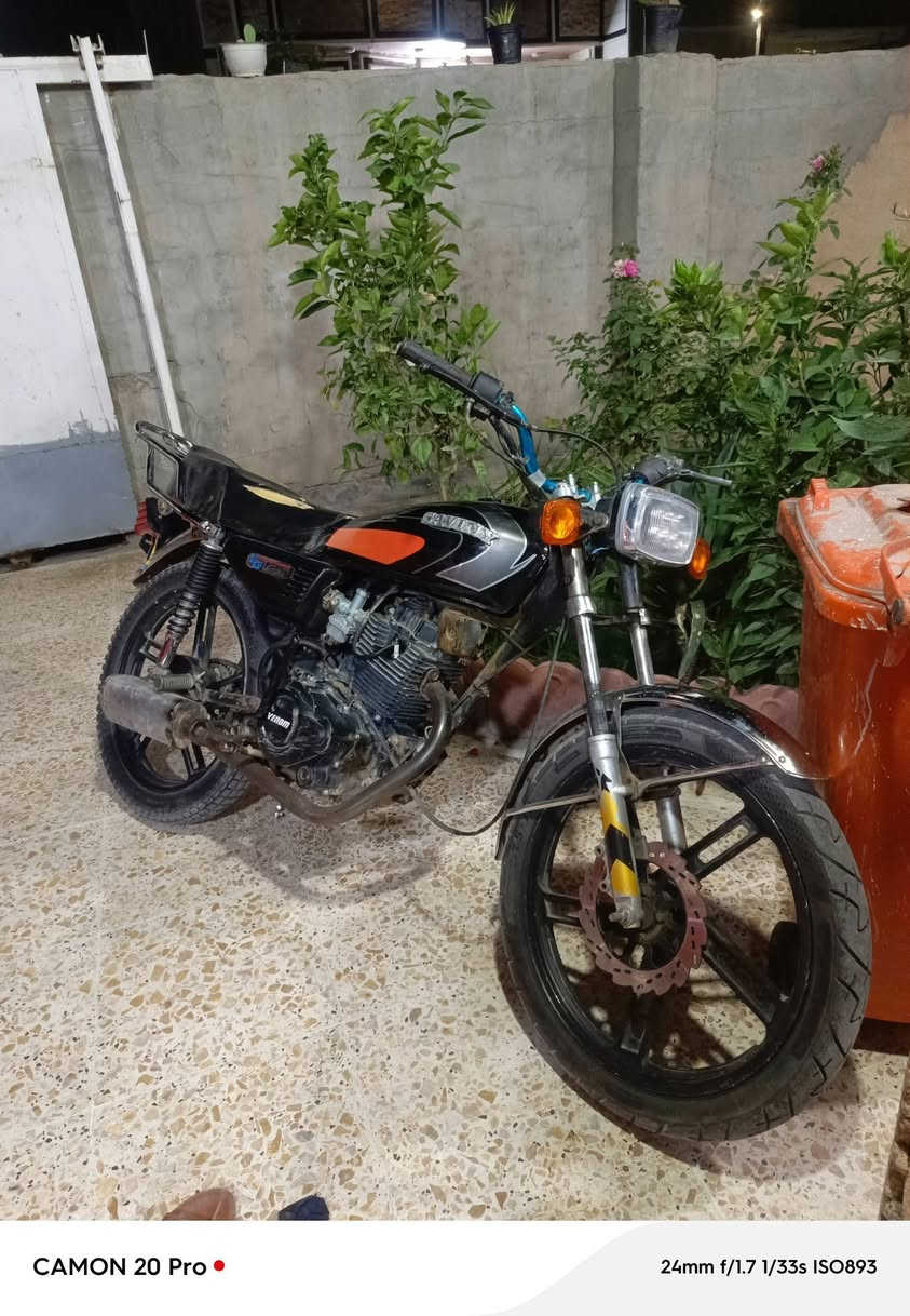 دراجه سيفان موديل20    نضيفه خير من الله   دراجه  رياضي   دراجه كهربائيه كله شغله   شرط هندر واحد تشتغل  مكان  ديالى  *********** متوازي عليه. سعر 200
