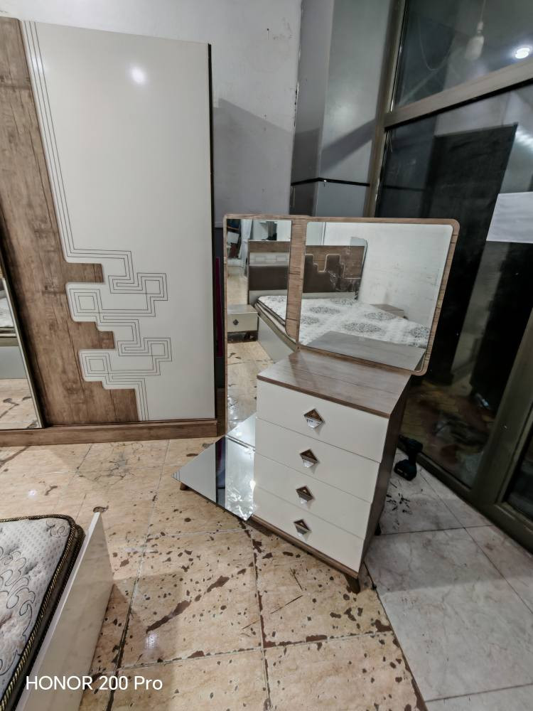 ژووری نوستنی تورکی
بەلاش تەنیا بە پارەی دۆشکەکەی
کانتۆر و سیسەم و مێزتەوالێد و دوو کۆمێدی و دۆشەکی دوو دیو
ناونیشان سلێمانی کانی سپیکە خوارمزگەوتی تەبایی بەرامبەر مارکیتی کەوێ
*********** السليمانية, العراق
