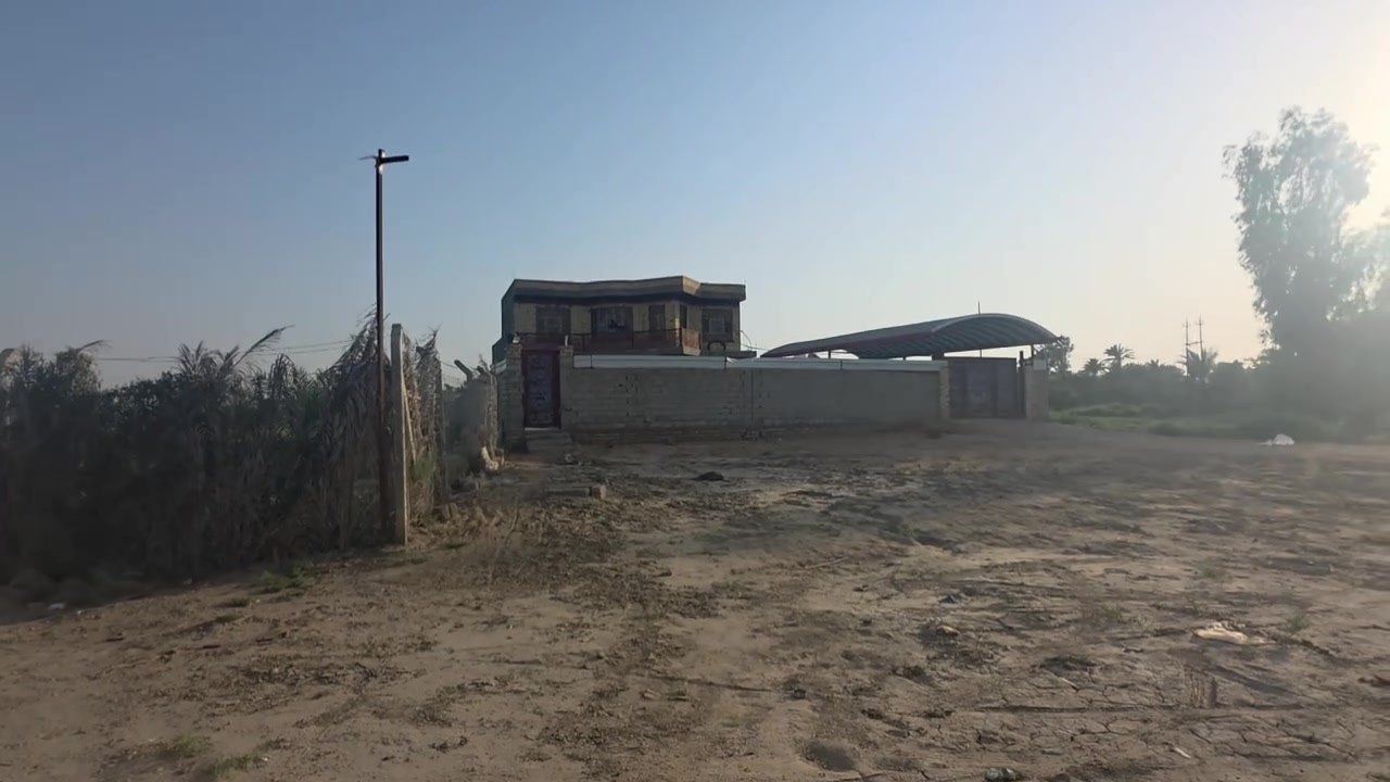 السلام عليكم بيت للبيع مساحته 3250 سند ٢٥شارع معمل طابوك قرب مصطفى زباله بيت طابقين. واجهه ع شارع ٣٥  كونكريت مسلح  طابق الاول غرفتين وصاله ومطبخ واستقبال وصحيات داخلي وخارجي والطابق الثاني غرفتين وصاله وصحيات  البيت كونكريت مسلح للاستفسار ***********
