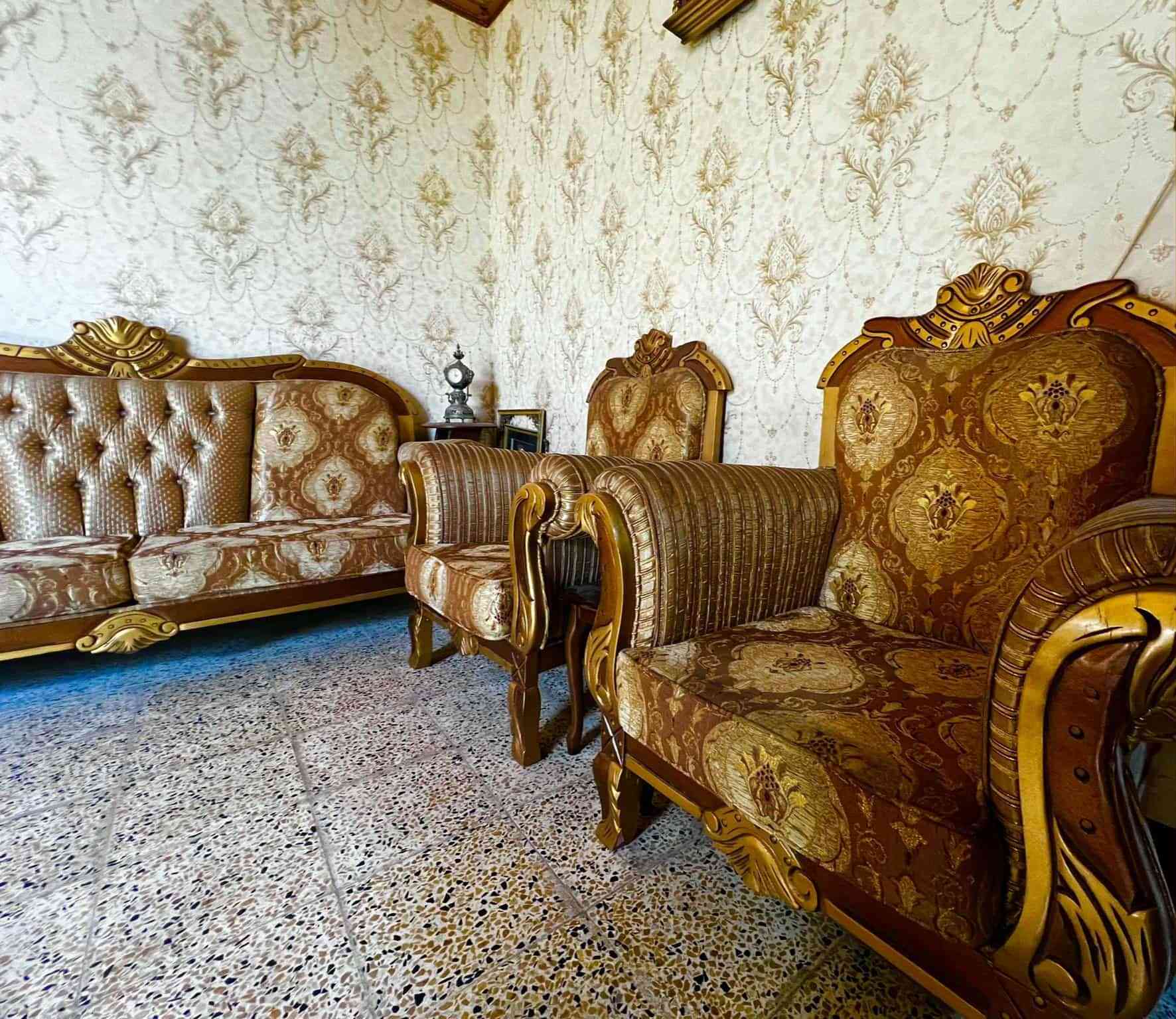 السلام عليكم 
تخم درجة اولى للبيع
خشب درجة اولى
سنفج درجة اولى
6 قطع
السعر 350 الف وبي مجال
للاستفسار الاتصال على الرقم
***********
