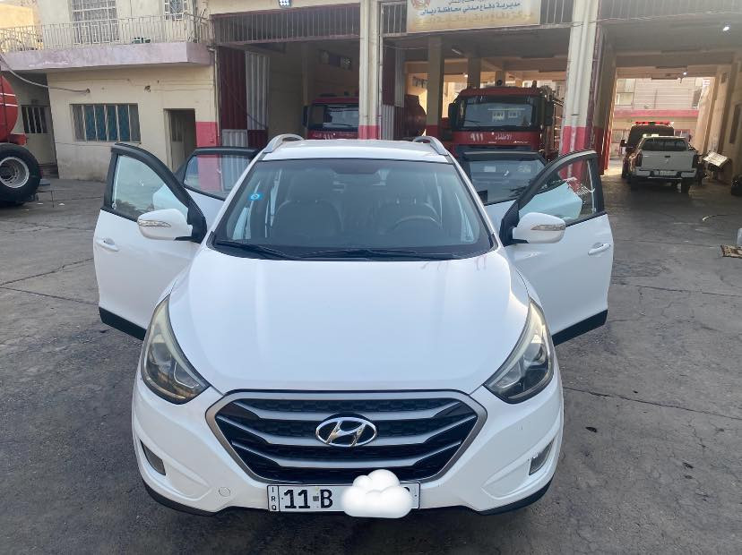 السلام عليكم 
توكسان موديل 2016 
وارد خليجي 
محرك 2000 
كير محرك مكفول 
رقم بغداد الجديد ب اسمي تحويل ثاني يوم
تخم تاير جديد
السيارة نظيفة ونصبتها حلوة
دبل سويج 
بيها فقط طخة بلصندوك موضحة بلسونار
السعر 173  ورقة
العنوان بعقوبة 
***********
