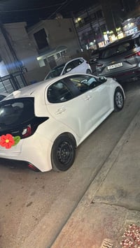 تويوتا يارس موديل ٢٣هايبرد للبيع فول مواصفات عدا الفتحه للاستفسار 0770...