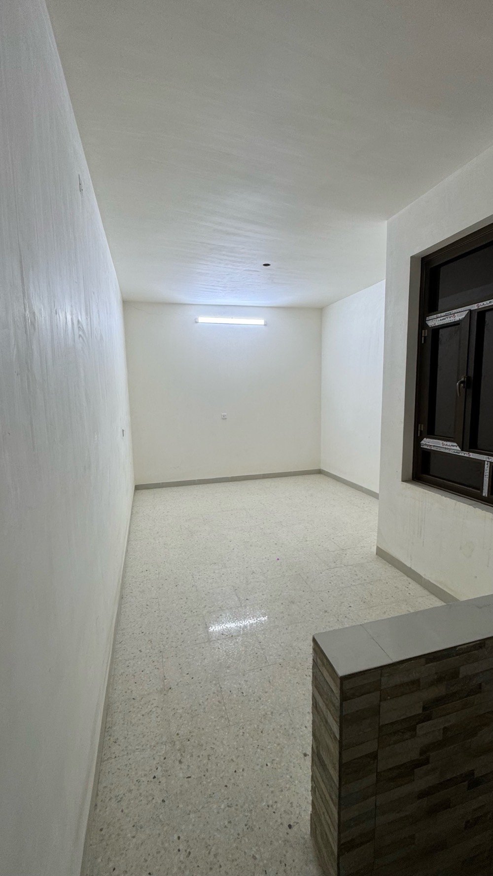 للايجار في السيدية بيت زيرو مودرن (غير مسكون مسبقاً) (مساحه 50m ) 

يحتوي على 

طابقين
وغرفتين نوم 
وصاله 
ومطبخ 
وخدمات صحيه 

السعر :900  الف
موقع: السيديه - قرب شارع النخيل 
_______________________________________
للاستفسار ***********
الكوخ للتطوير العقاري