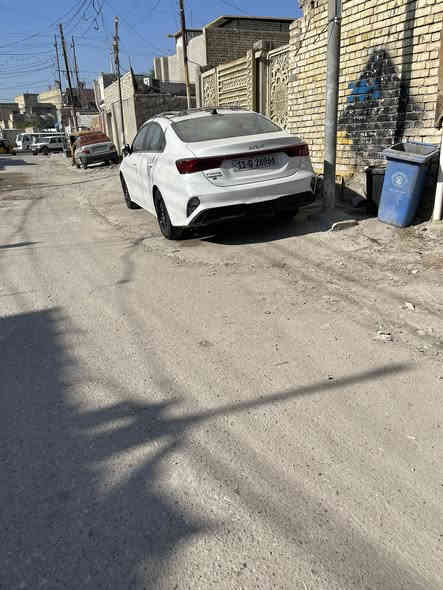 السلام عليكم عندي سياره فورتي مديل ٢٢ ماشيه ٧٣  بدون صبغ السياره عله وضع الشركه صدر شركه تخم تاير جديد تبريد عله وضع الشركه مكينه وكير ما فتوحات السياره جهزه عله اخر خبايه كله شركه الون ابيض صدفي  مكاني بغداد الشعب هاذه رقمي   السعر ١٥٢ هاذه رقمي ***********
