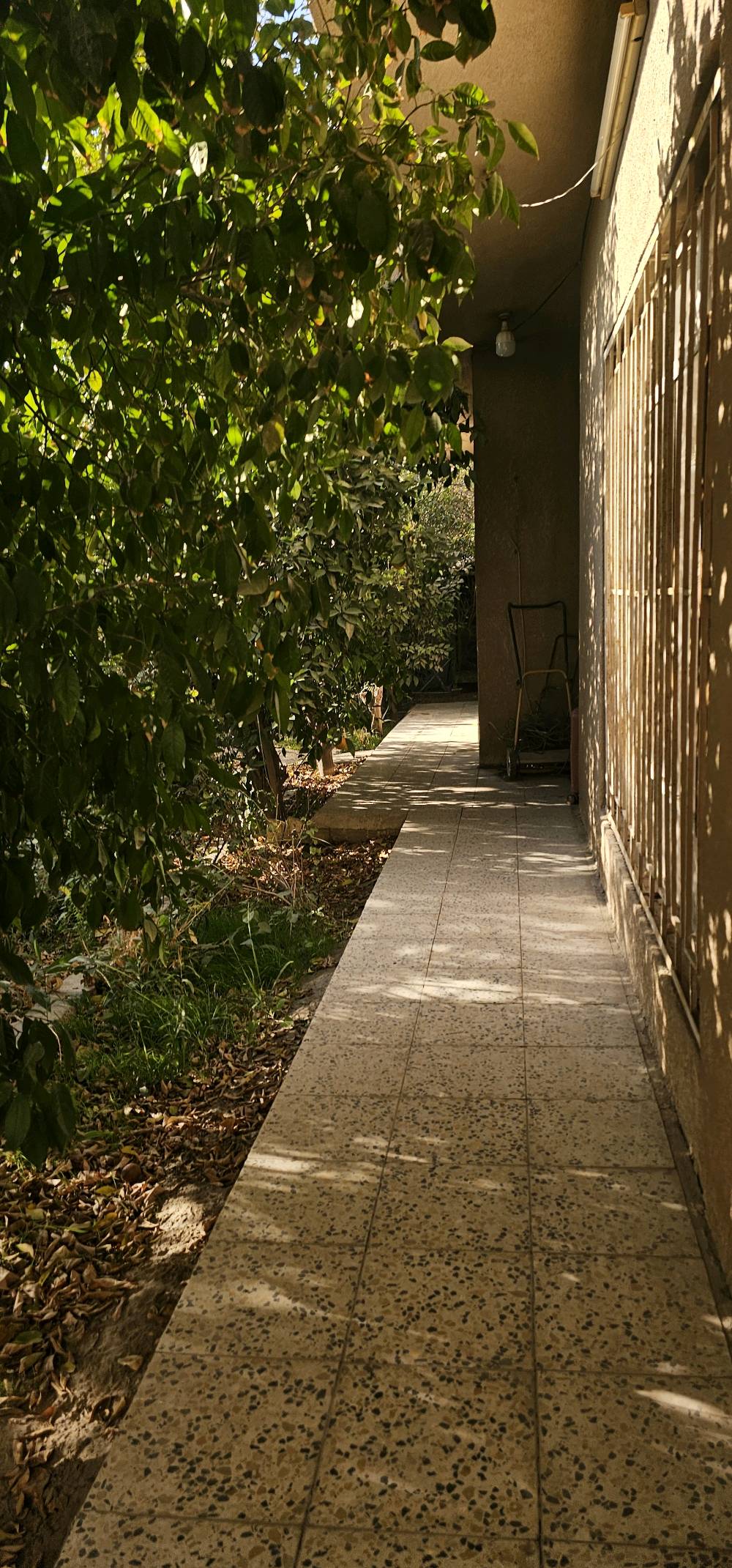 السلام عليكم
دار للبيع المساحه المباعه (294) واجهه(12.80)والنزال(23)
حله .حي الامير بداية شارع الطب العدلي
الاتصال 
***********
***********