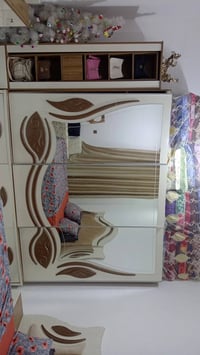 غرفه اخشاب • نضيفه • ما بيه اضرار