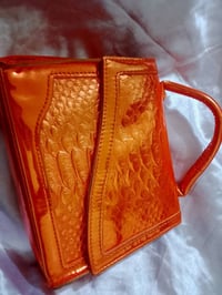 جنطة نسائية • حقيبة يد