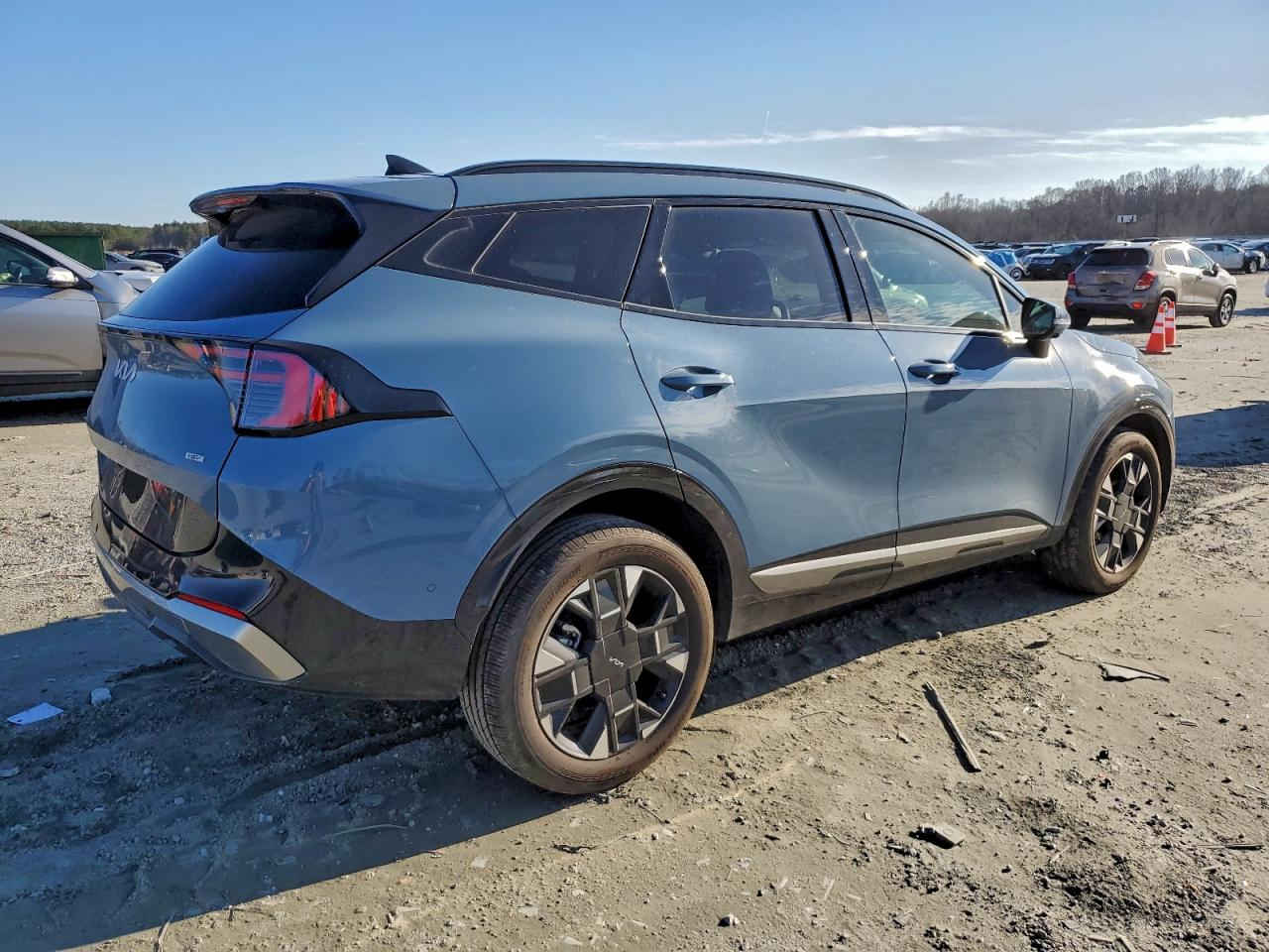 🚨 تنويه مهم
هذه السيارة معروضة في المزاد الأمريكي 🇺🇸
والمزايدة والشراء تتم عن طريق مكتب الباخرة للمزادات 🇮🇶

───────────────
🚗 (هايبرد) نوع السيارة:2026 KIA SPORTAGE SX PRESTIGE
📅 تاريخ المزاد:الاثنين 23-03-2026
💰 السعر: يتحدد داخل المزاد
📊 الممشى:4570 ميل فعلي
🛠️ المحرك: 4 سلندر / 1.6 لتر
───────────────

🔥 مجاناً مجاناً مجاناً
📄 تقرير كارفاكس مجاني بدون أي مقابل
───────────────

🚗 سحب السيارة خلال 24 ساعة من وقت التسديد
💸 حسابات مخفّضة وعمولات أقل من السوق
───────────────

🚢 الشحن متوفر من:
🇺🇸 🇨🇦 جميع الولايات الأمريكية والكندية
➡️ شحن مباشر إلى العراق
➡️ العقبة – جبل علي – ميرسين
───────────────

🛃 تخليص كمركي كامل من ميناء أم قصر
🏔️ تخليص كمركي إلى إقليم كردستان
🇯🇴 شحن مباشر إلى عمّان (العقبة)
🇹🇷 شحن إلى ميناء ميرسين – تركيا
───────────────

🏢 فروع الشركة:
📍 الفرع الأول: بغداد – السيدية – الإعلام
📍 الفرع الثاني: الإمارات العربية المتحدة – الشارقة – الصناعية 4
───────────────

👥 مجموعة البيع والشراء:
https://www.facebook.com/share/g/17pXXBgeeU/?mibextid=wwXIfr

───────────────

🎵 TikTok:
https://www.tiktok.com/@al_bakhera?t=8qGOLioZlVE&_r=1

───────────────

📞 للاستفسار والتواصل:
+9647739115599


**إذا كنت صاحب هذا الإعلان وتريد حذفه لأي سبب، رجاءا أرسل رسالة إلى الدعم الفني**