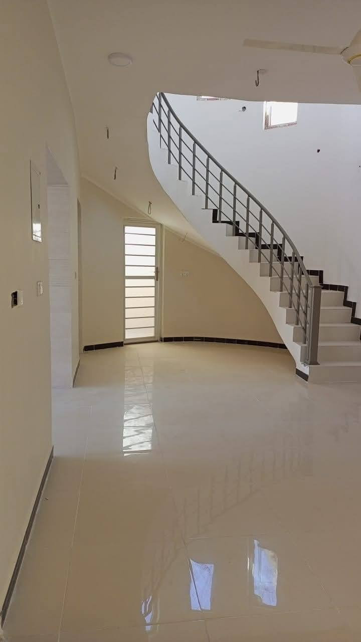 بيت للبيع فقط 
مساحة 250م 
منطقة الدوحة السكني 
يتكون من صاله واستقبال وغرفتين ومطبخ حار وبارد وحمام داخلي وخارجي بناء درجه اولى
مطلوب للمصرف ٧٧ مليون 
 بناء سنه ٢٠٢١
القسط الشهري ٤١٦
اقرب نقطه داله الأسواق القديمة 
تبليط كامل الشارع مبلط
خدمات ماء كهرباء مجاري
الشارع ١٥ م
للاستفسار ***********
