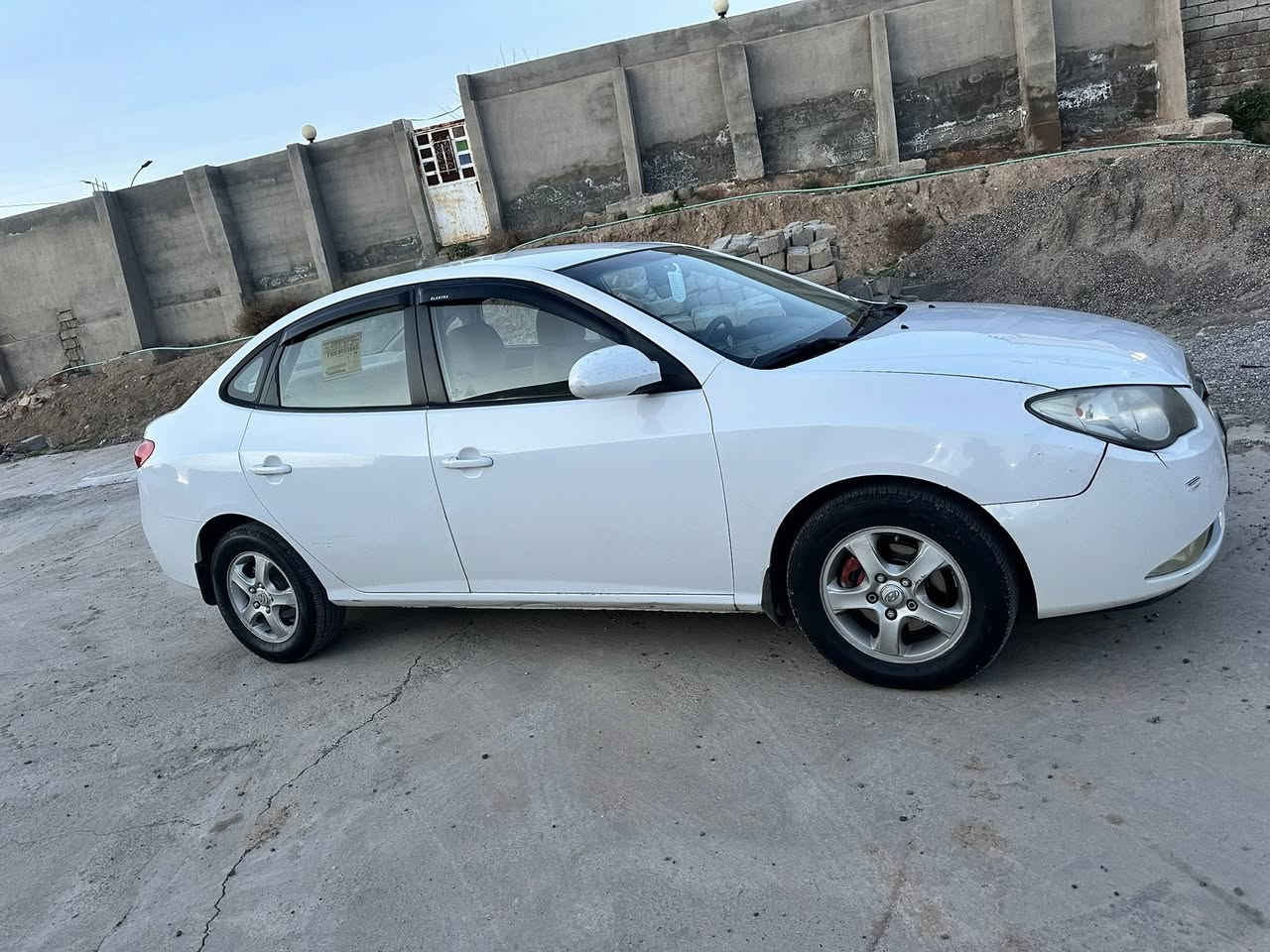 سلام عليكم ورحمة الله انترا 2010 رقم سليمانية مكفولة كفالة عامة من الصبغ فقط تبديل قبق صندوق بدون واخل شرط  وبيها بارد مأشر عليه بل صور  السيارة  نضيفة محرك يبخر شرط التحويل السعر 110 للتواصل ***********
