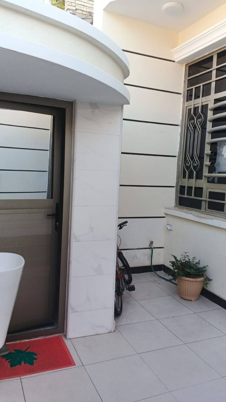 بيت للبيع مطلوب اسكان منطقة السكلات العشر تالاف شارع عمار ابو الانشائية طابقين الطابق الأرضي مكون من استقبال وحولي وغرفه وحمام وغربي وحمام خارجي للخطار المنور مستخدمه مطبخ ومسقف كامل بالنسبة للطابق الثاني غرفه اماميه كامله وجاهزه وحولي وحمام وغرفه غير مسقفه وبيتونه كامله وسطح شتايكر تانكيات ثنين سخان كبير منظومه كامرات ومنظومة غاز وباقي الاثاث وياه الاتصـال على الرقم ***********
