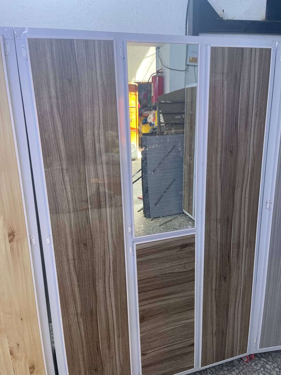 كنتور حديد مغلون حديد
الارتفاع ١٩٠ سم 
عرض ١٢٠ سم 
عمق ٥٠ سم.
الحديد المغلون (أو المجلفن) هو عبارة عن حديد أو فولاذ تمت تغطيته بطبقة رقيقة من الزنك. الهدف الأساسي من هذه العملية هو حماية المعدن من الصدأ والتآكل الناتج عن الرطوبة والعوامل الجوية
مقاومة الصدأ:.
يتوفر توصيل لجميع محافظات العراق


**إذا كنت صاحب هذا الإعلان وتريد حذفه لأي سبب، رجاءا أرسل رسالة إلى الدعم الفني**