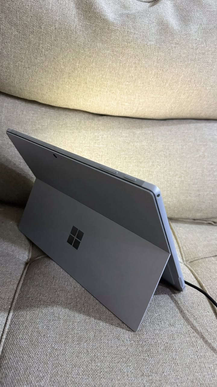 بيعة سريعه سيرفس برو6 الكل يعرف شكد سعره بي مشكله البطاريه تضل نص ساعه اني ابيع يضل على شحن مواصفاته كدامكم
Ssd256
السعر بدون كيبورد100
السعر وي الكيبورد 125
السعر نهائي
