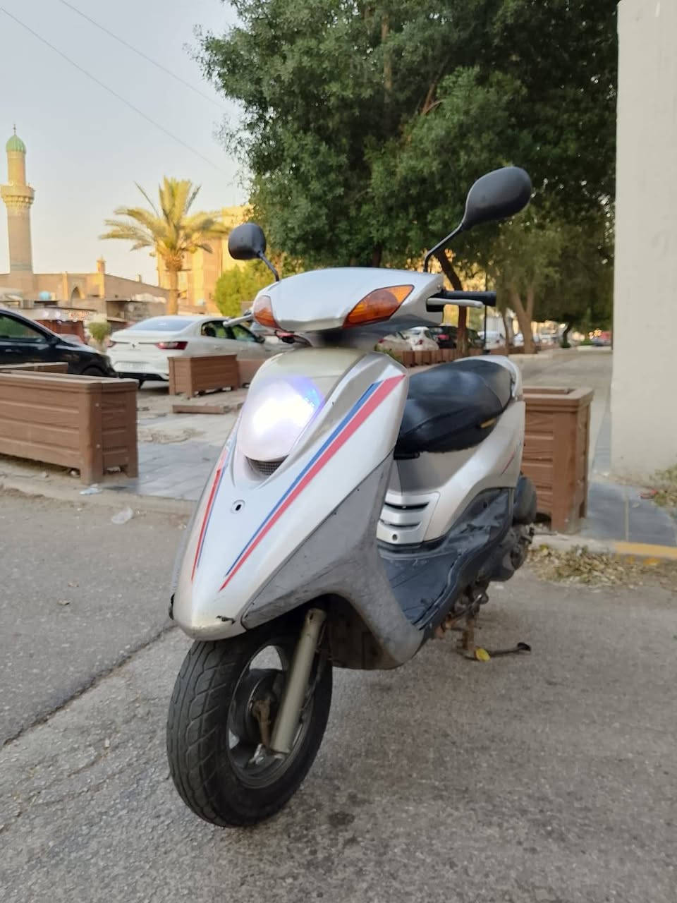 سلام عليكم دراجه بريز ياباني مكفوله بعدهه بملحهه ماشيه ١٧ الف بلاديه الكفرات بلادييه السعر ٥٥٠ مكاني بغداد مجاور ملعب نادي الزوراء ***********
