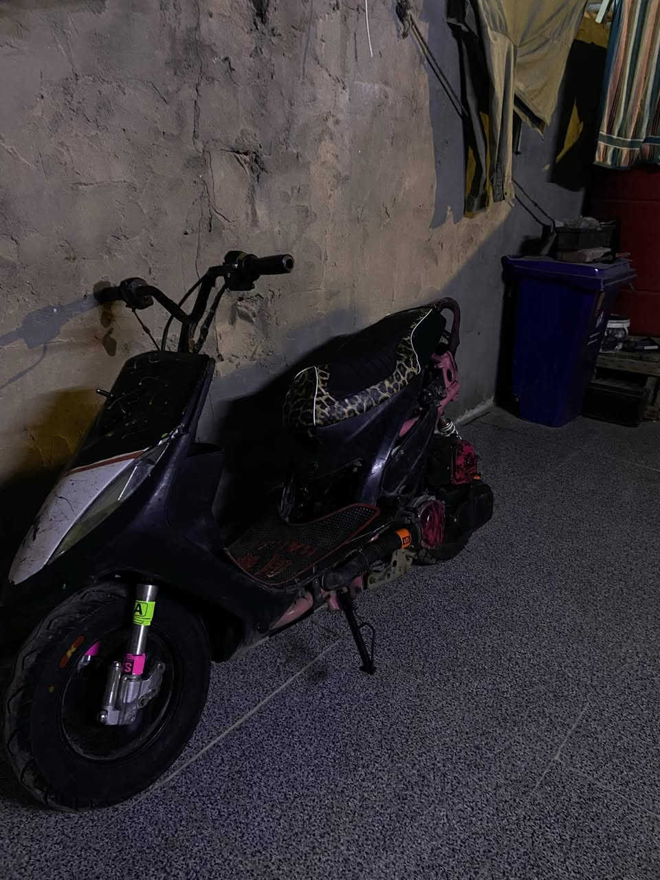 السلام عليكم شباب دراجه ماكس عدله للبيع بوشه 49مفتوحه مره وحده عنوان البصره الهارثه *********** 
فقط واتساب ...
