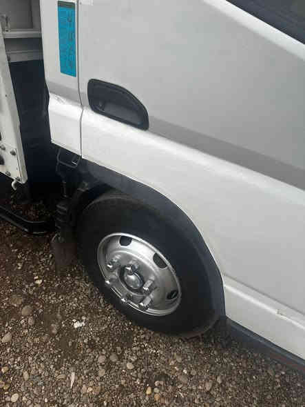 السلام عليكم
كنتر موديل ٢٠٢٣ للبيع
السيارة نظيفه وكامله بيها بارد بالباب مال سكن ع كد شبر والباقي مكفول السيارة جديده والصور تحجي 
السعر / ٢٦٢ و بيها مجال
رقم سليمانية باسمي
مكاني بغداد
***********
