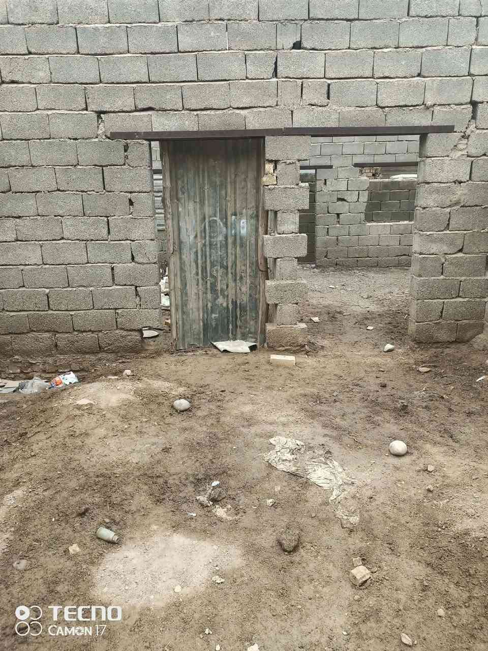 سلام عليكم يوجد هيكل للبيع  واسط بشارع التمايمه يوجد 2غرف+ستقبال +صاله +مطبخ المساحه 200/م الاستفسار نتصل على الرقم ***********
