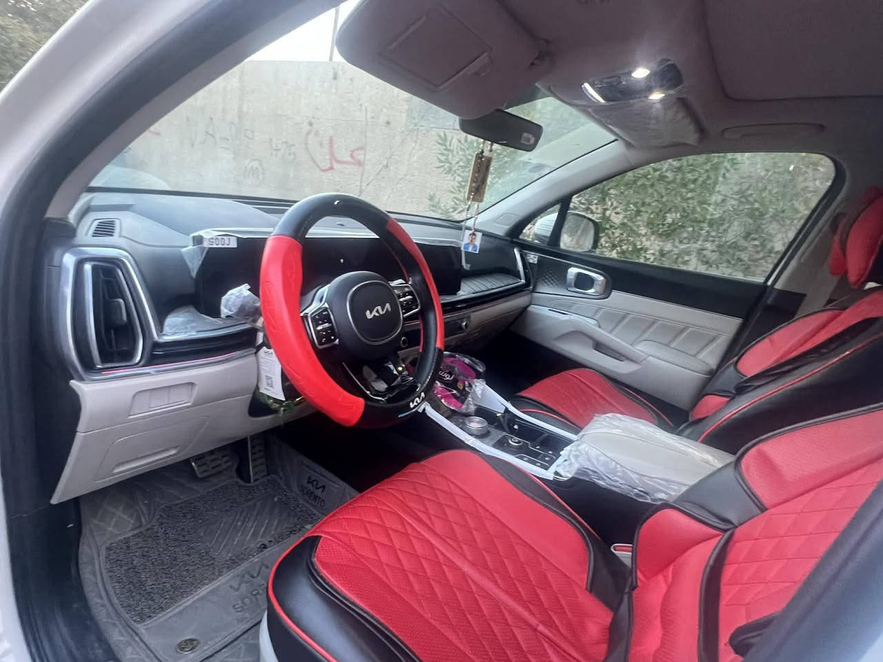 السلام عليكم سورنتو للبيع موديل 24 السعر ب 325 ماشيه 17 ألف رقم صاحب سياره هاتف ***********
