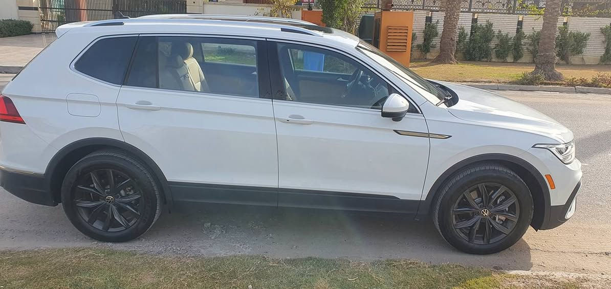 للبيع فولكسواكن تيكوان
موديل 2024 
. بانوراما ( فتحة سقف ) 
.بصمة ابواب و بصمة تشغيل 
. كشنات جلد و وكهرباء تدفئة ستيرن تدفئة
. شاشة كبير و كامرة خلفية 
.لايتات و ماسحات و جامات اوتو
. رادارات امامي و خلفي و جوانب 
.تحكمات فول ستيرن تحديد سرعة و تحديد مسار 
. لايتات و بك لايت led
.واير ليس جارج
الصندوق كهرباء
السيارة ٧ راكب 
السيارة داخلها مميز لون عسلي السيارة مكفولة كفالة عامة من كلشي رصعة ما بيها كله على وضع الشركة وكلشي بلادي بالسيارة تجي تفحص غير كلامي يرجعلك حتى فلوس الفحص اني اخسرها على ايدينا السيارة من امريكا ماشية ٨٠٠٠ حادثها من امريكا مياه والسيارة قطرة مي ما بيها تشتغل وتمشي من امريكا وكل تقارير الفحص عندي ورقم الشاصي يمك شوف التقرير والسعر الي مشتريها صور المزاد والفديو مال تنزيل موجود واي استفسار اني حاضر السيارة موجودة بحي الجامعة او الغزالية *********** واتس اب 
***********
السعر 21.500 وبيها مجال
