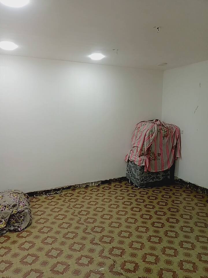 سلام عليكم
عندي بيت امانة في منطقة حي البتول شارع مدرسة الخيرات قرب حوسينية فاطمة الزهره البيت مساحته 100متر طابقين رقم الهاتف *********** غير متواجد على الفيسبوك
