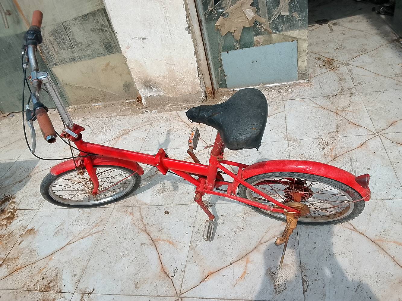 بايسكل طباگي حجم 20 لون احمر كامل ما بيه عطل كلشي بيه شغال البريكات شغالات بالمكان والبدالة تشتغل ممتاز والطبگة تشتغل البايسكل خفيف وسريع فقط بيه صبغ على الاطراف كفات ورقبة ،#البصره #گرمة_علي # ابو_صخير .بيه مجال  