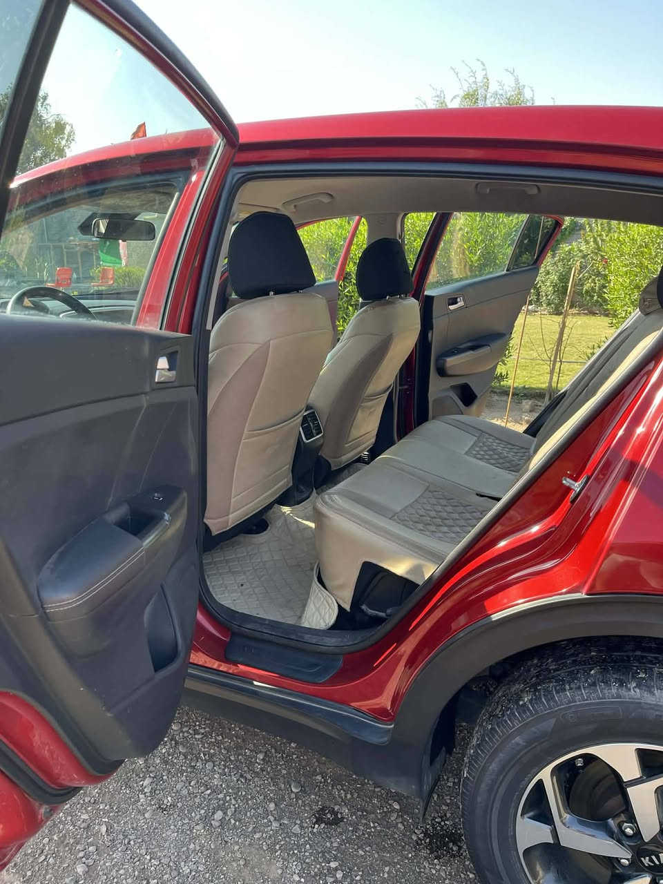 سلام عليكم كيا سبورتج موديل 2022 نص فول سياره حادثه داخل صور بدون دواخل فرويل رقم بغداد رجاء لحد طب خاص ما متواجد على فيس رقم ‏‪***********‬‏ ماشيه 33 الف
