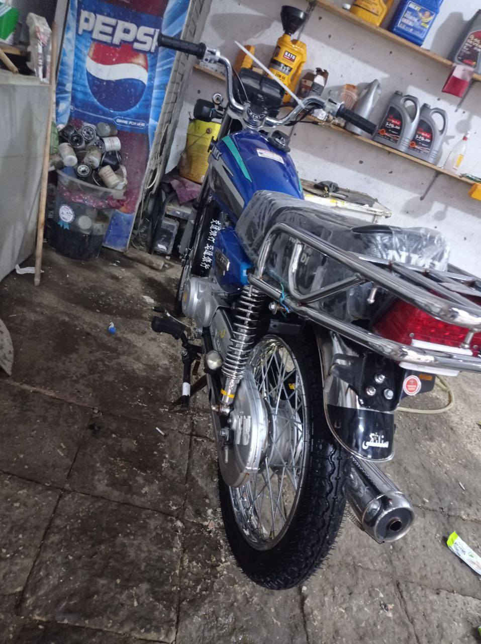 سلام عليكم دراجه نامه للبيع بس المكينه تايكر24 نضيفه وفول والشاصي 20اوراق سكنر السعر خاص او اتصل المكان بل قاسم ***********
