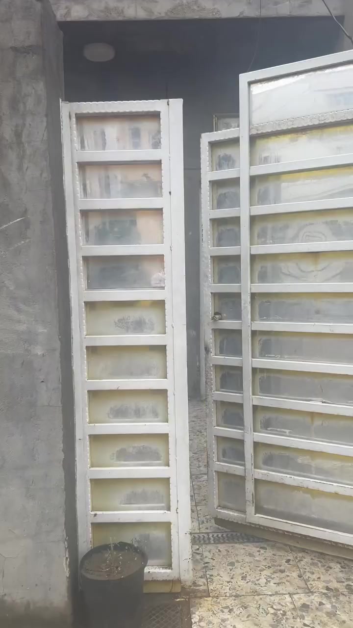 عقار للايجار
دار للايجار مساحه 84 متر .. يحتوي استقبال 
ومطبخ ومرافق صحيه عدد 2 .. مع وجود
ثلاث غرف نوم ، ثنين غرف بنظام السويت روم 
ع/ الشعب قرب صلاح ابو الكبه 
للاستفسار ***********
