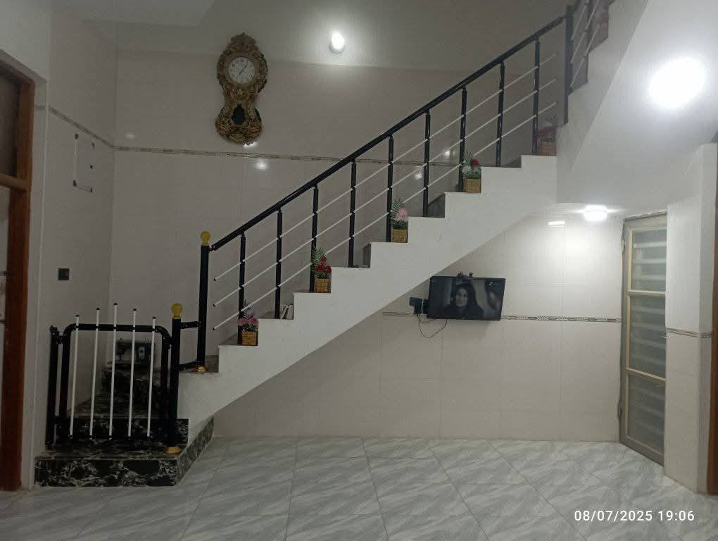 مشتمل للبيع ابي غرق حي المعلمين مقاطعه 119مساحه 135  طابق واحد بناء حديث شغل درجه اولى البيت كامل مابي اي نقص غرفه نوم واحدة هول استقبال مطبخ صحيات داخليه و خارجيه وكراج للاستفسار الاتصال فقط***********
