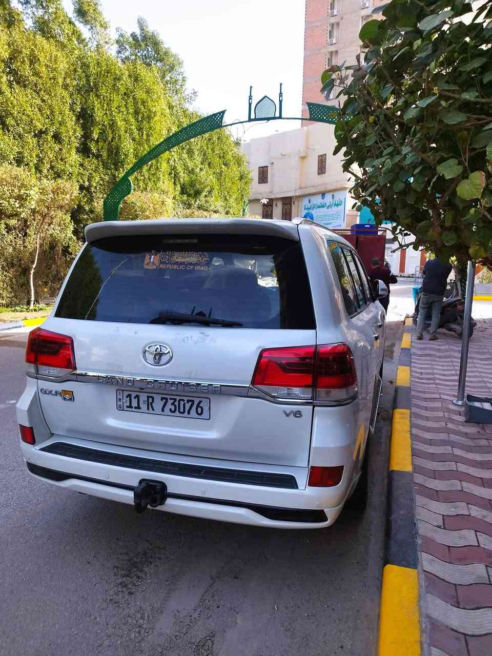 من رخصة الادمن سلام عليكم لاندكروزر موديل ١٧فطيم بيه صبغ ربع البنيد وجاملغ الخلفي بدون 
 دواخل مع السونار مرفق بيع او مراوس أبيك أب هايلوكس 22وفوق. تواصل  *********** المكان كربلاء المقدسة
