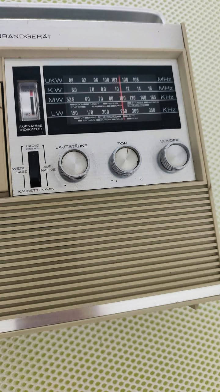 راديو مسجل ايوا شغال 100% 4 موجات وبيه FM
AIWA SOLID STATE TPR-101
اتصل وما أقصر وياك


**إذا كنت صاحب هذا الإعلان وتريد حذفه لأي سبب، رجاءا أرسل رسالة إلى الدعم الفني**