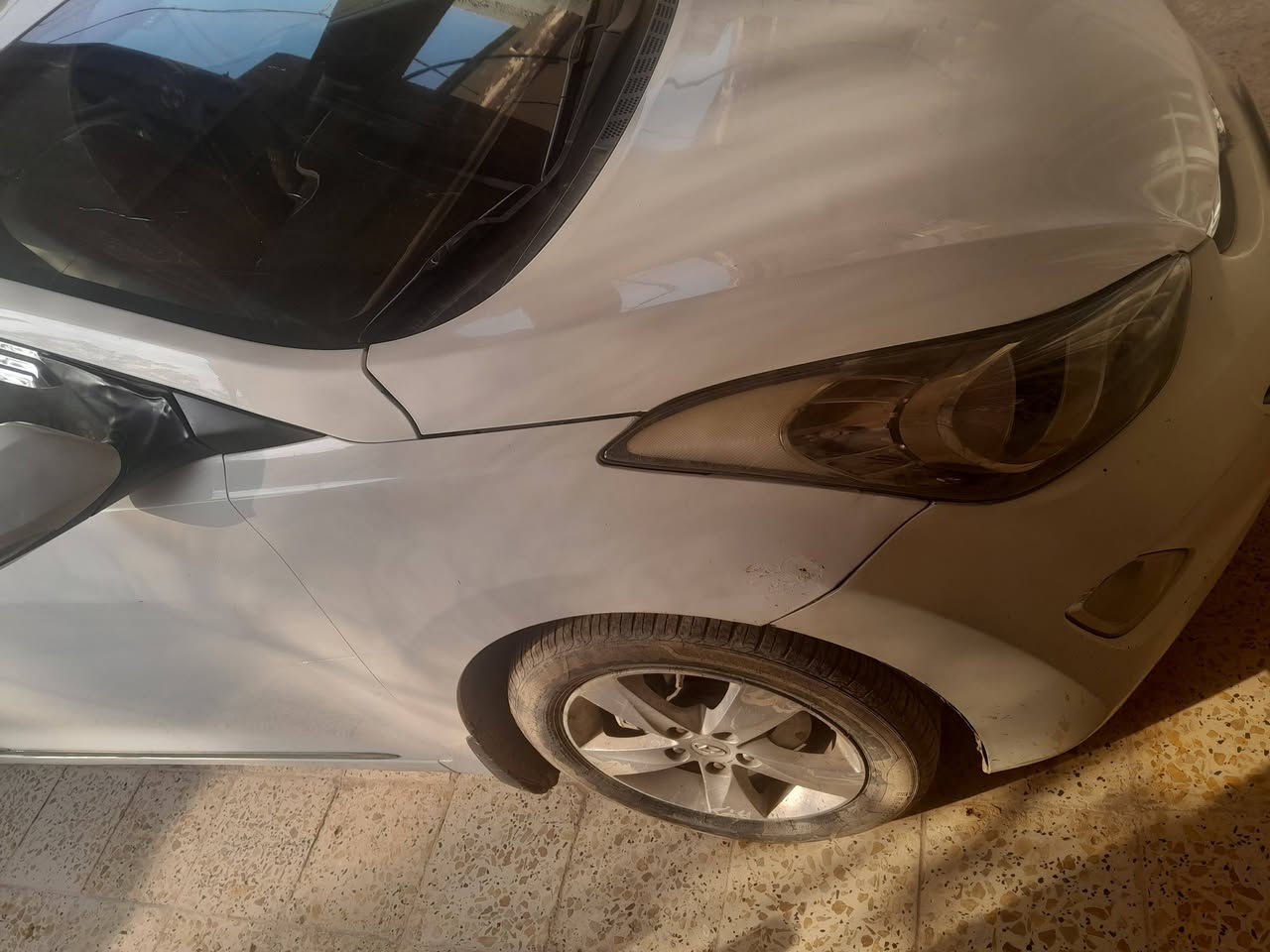 سلام عليكم 
النترا 2012 خليجي 1600 سلايت 
السياره بيها طخه من كدام دعاميه مبدله وبخشم الشاصي لا كص ولا لحيم 
السعر 105 وبيها مجال 
***********
