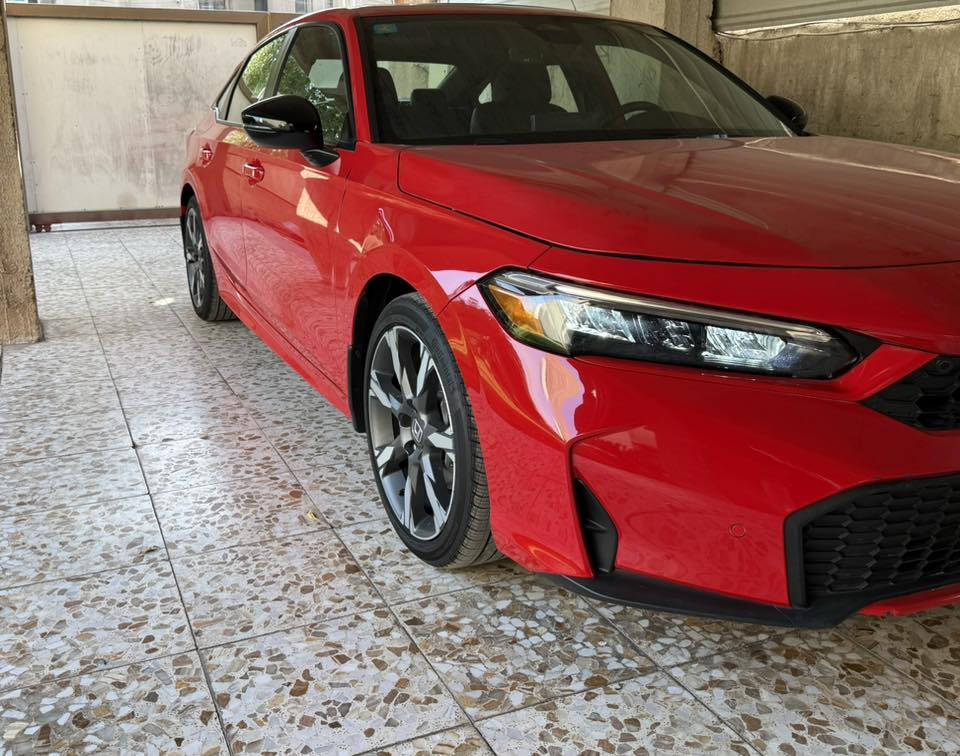 CIVIC 2025 TOURING
رقم بغداد بأسمي 
عداد المسافة :- 13.000 km 
حجم المحرك :- 2.0 Hybrid
السياره جاهزه بدون اي نقص 

حادث السياره تبديل جاملغ وبابين وربع بنيد صبغ بدون شواصي بدون دواخل واضحه صور الحادث ناشرها كامله ومصور كل تفاصيل السياره 

السياره تورنك اعلى مواصفات بالهوندا 
بصمة تشغيل / تشغيل عن بعد 
حساسات امامي خلفي 
فتحة سقف 
كشنات جلد وكهرباء للسائق والراكب 
تدفئة كشنات امامية وخلفيه / تدفئة ستيرن 
شاحن لاسلكي للهواتف 
رادار امامي خلفي جانبي 
نقاط عمياء 
أنظمة قيادة 3 
نظام صوت BOSE / خدمة Alexa الصوتيه 
شاشة كبيرة لمس 
شاشة عدادات رقمية 
التحذير من التصادم الأمامي
نظام تثبيت السرعة التكيفي 
مساعد الحفاظ على المسار 

وبعد بيها مواصفات ما مذكوره واضحه بصور 
مكان السياره بغداد حي الجامعه 
للاستفسار ***********
سعر السياره :- 18.000$ 
بيع فقط بدون مراوس
