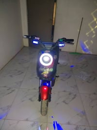 للبيع ماطور شحن R9  سرعه ميه وتسعه ٤ نمره سعر ٢٥٠ وبي مجال للشراي ٠٧٧٠...