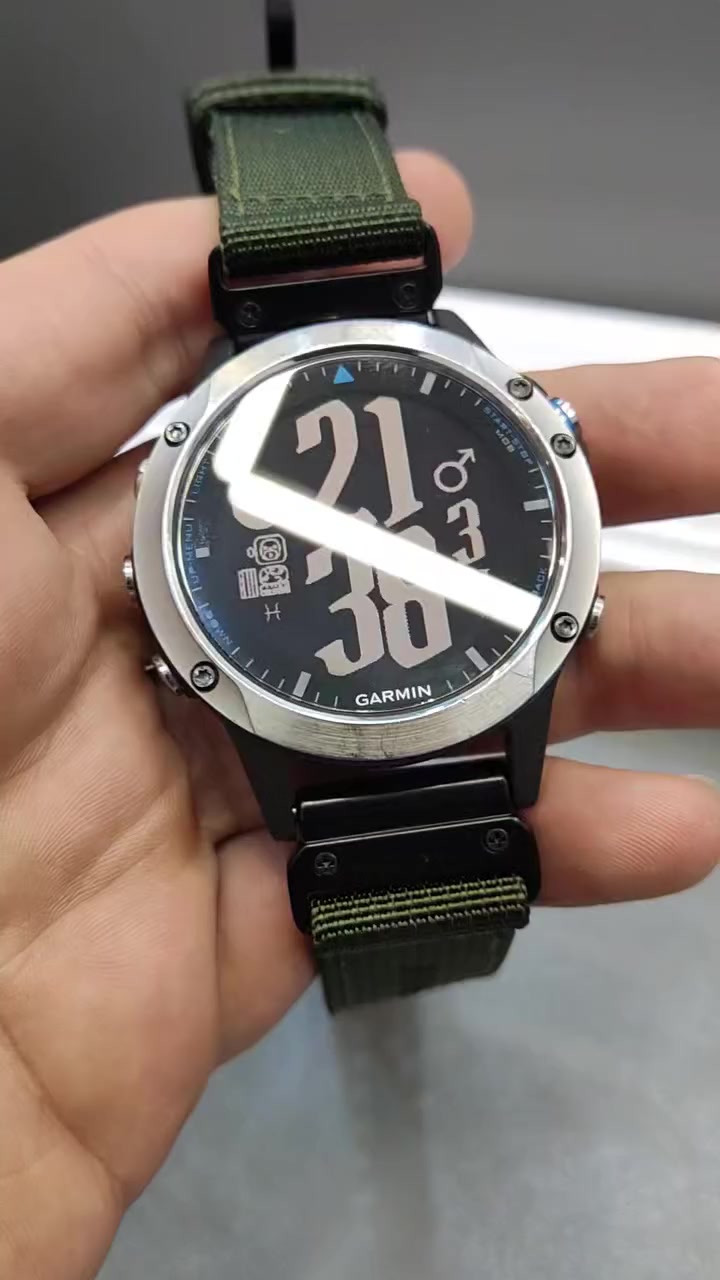 garmin quatix 5 sapphire
نضافة 95 % جامه ضد الخدش 
حجم 47 mm سير كتان
شحن 13 يوم + كيبل شحن أصلي 
السعر 185 للاستفسار خاص او *********** واتساب
