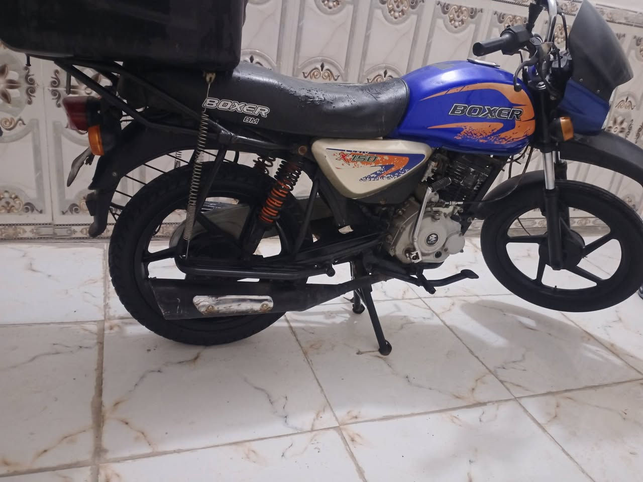 بوكسر للبيع مكان بغداد كفاءه العامه السعر 650.   موديل 21.     ***********
