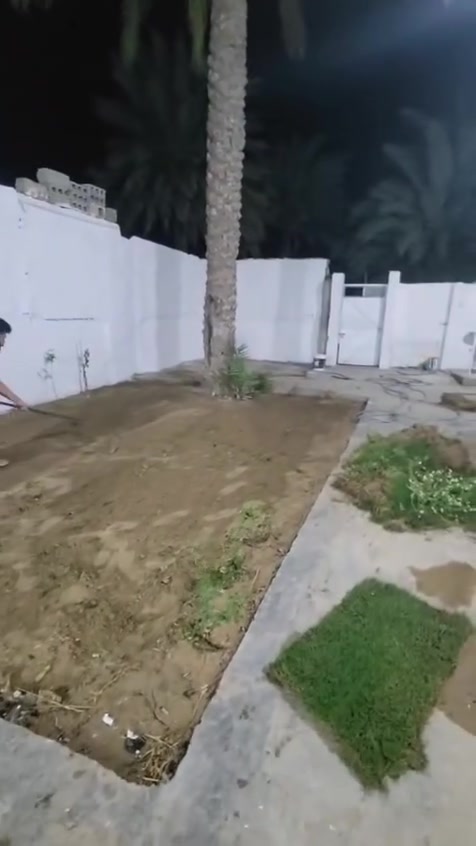 السلام عليكم.....لزينه الحدائق..
يوجد انواع الثيل.الهندي..الايطالي..الفرنسي.الانكليزي
يوجد لاين حدائق بكافه النقشات العراقية والاماراتيه 
يوجد بصمات اقدام مدخل حديقه.قوس مدخل حديقه 
للطلب الخاص مفتوح..
الاستفسار ***********...***********
يتوفر كادر عمل..لل 100متر وفوك

