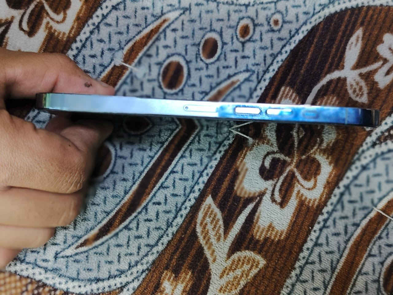 ايفون ١٣ برو ماكس فقط سيم كارت ميشتغل جهاز نضيف فيس ايدي شغال بطاريه ٧٨ جهاز ما مفتوح ابد ونضيف كلش *********** واتساب نجف كوفه
