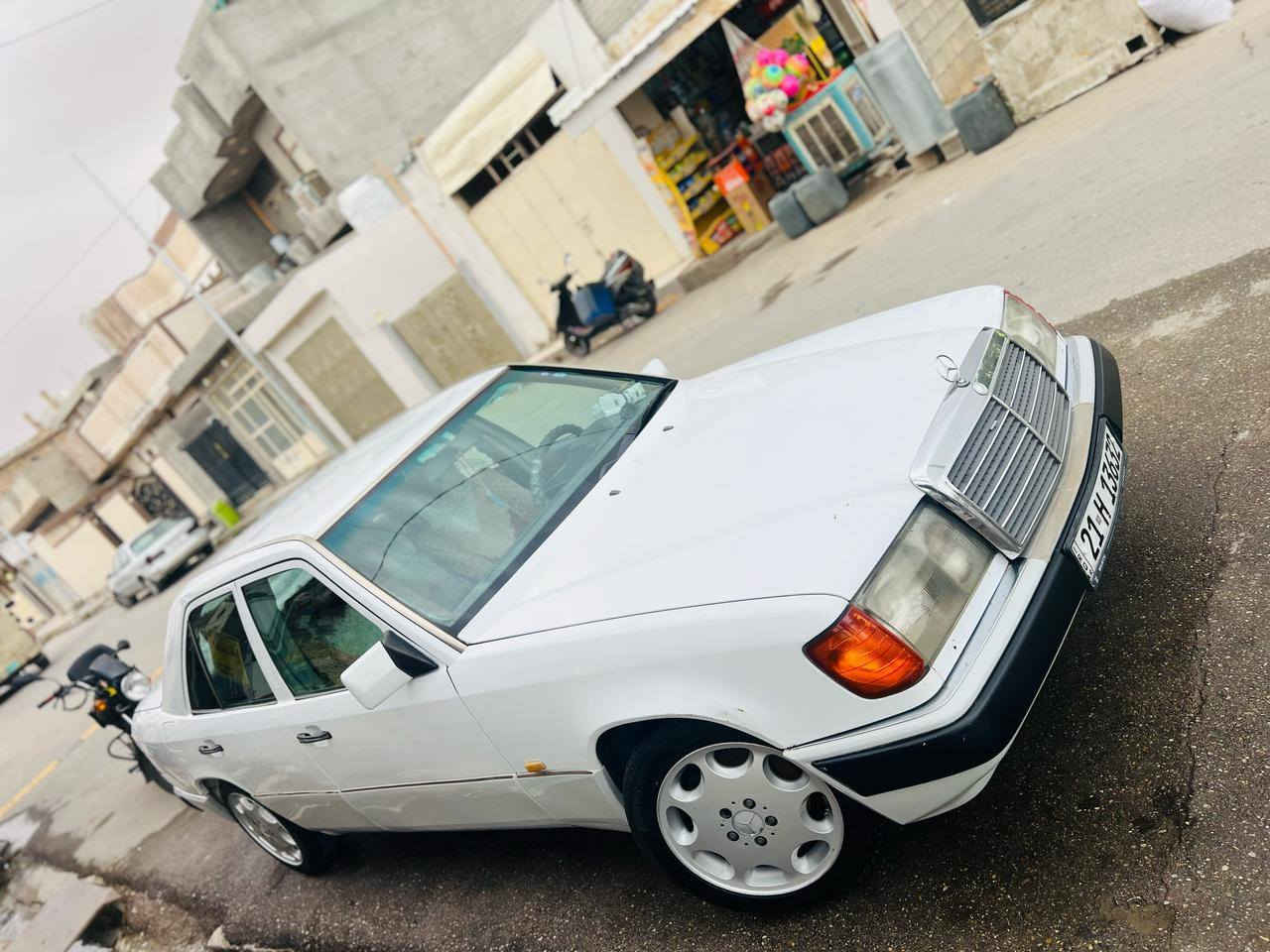 السلام عليكم ورحمه الله
مرسيدس بنز 1990
رقم سليمانية دولي
باسمي السنوية لل28
سياره كفالة عامة 
سنتر لوك 
سلايت طكتين 
اربعه جام كهرباء 
تخم تاير جديد 
ويل كب تفاحه 
محرك بطة 3000
كهربائيات كلها شغاله 
تبريد تدفئة شغال 
تحويل فقط ما اسوي وكالة 
سياره كفالة عامة من الصبغ والضربة 
سعر السيارة80وبيها مجال للشراي 
مكان السيارة ديالى جلولاء 
للاستفسار الاتصال على الرقم ***********
