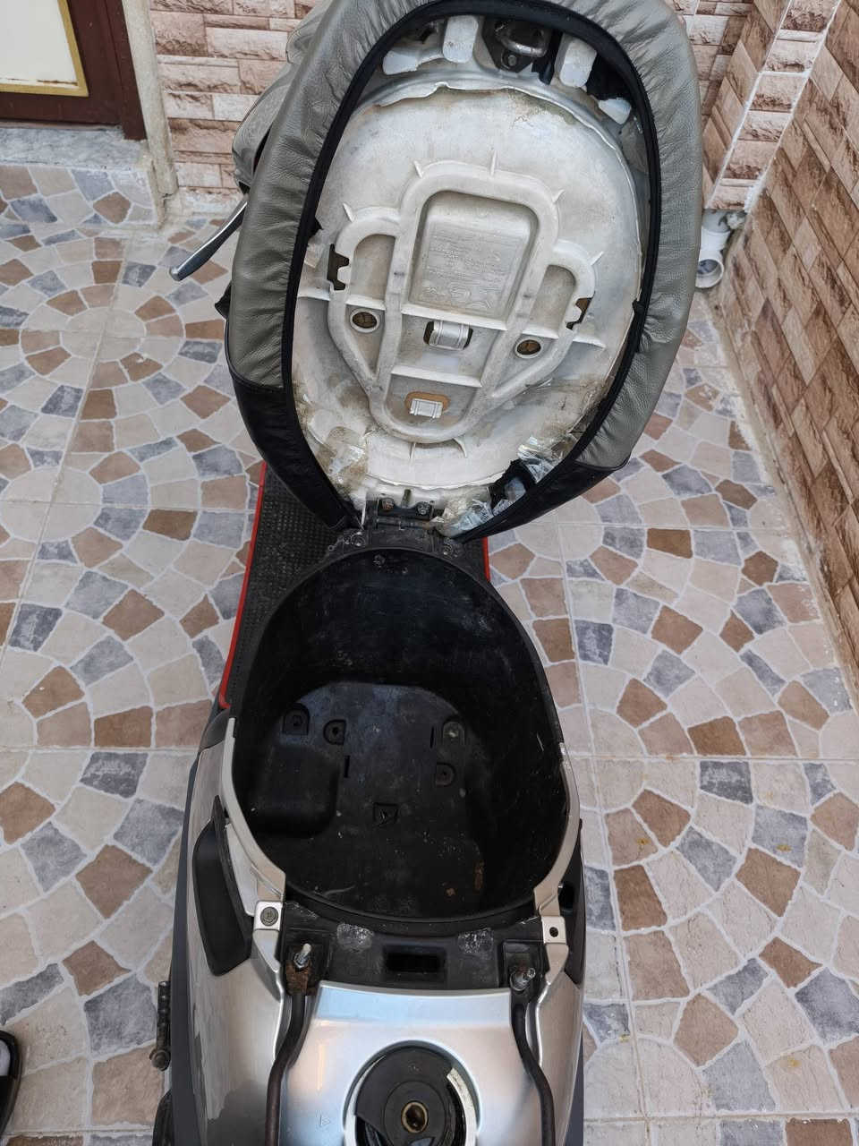 مطور للبيع بوتين نضيف شرط شلعه اومعدل شرط نص هندر وايرمنيه كله شغاله بك لايت شغال بس ايوزو باتري السعر 280  اوبي ماجال للطيبين  مكاني موصل رقم ***********  واتساب
