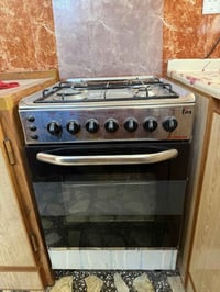 للبيع طباخ ٤ عيون مستخدم نظيف كلش  بدون اي ضرر كما موضح في الصورة  للا...