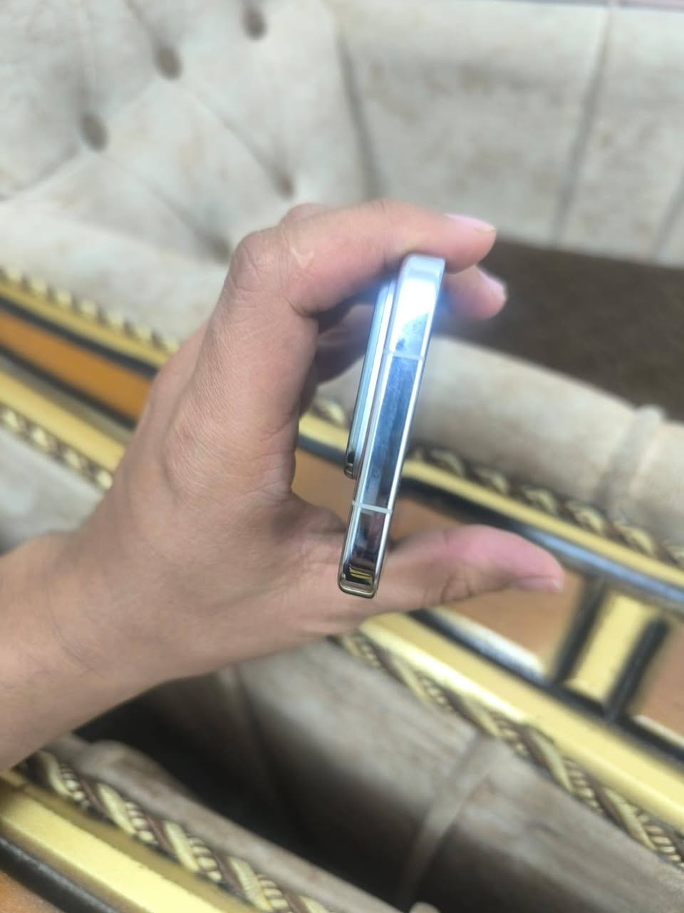 Mi 15
الرام 12 
الذاكرة 256 
نسخه صينيه 
السعر 600 بدون ملحقات او مراوس 
نضافه 100 بل 100 
الرقم ***********
