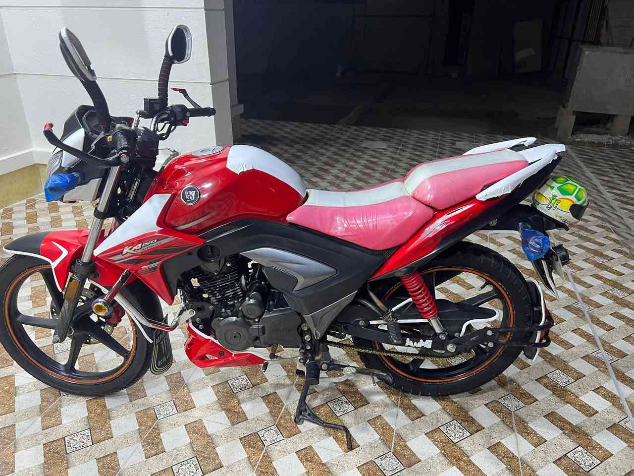 سلام عليكم للبيع دراجة هاوجي بطح موديل2017مسجل سنويه ارقام بعدني ما مستلمهن دراجة نضافه شوفة عينك كامل من كلشي سعر13ونص وبي مجال شراي اتصل ‭٠٧٨٢ ٤٣٥ ٠٥٦٥‬ مكان رمادي الصوفيه
