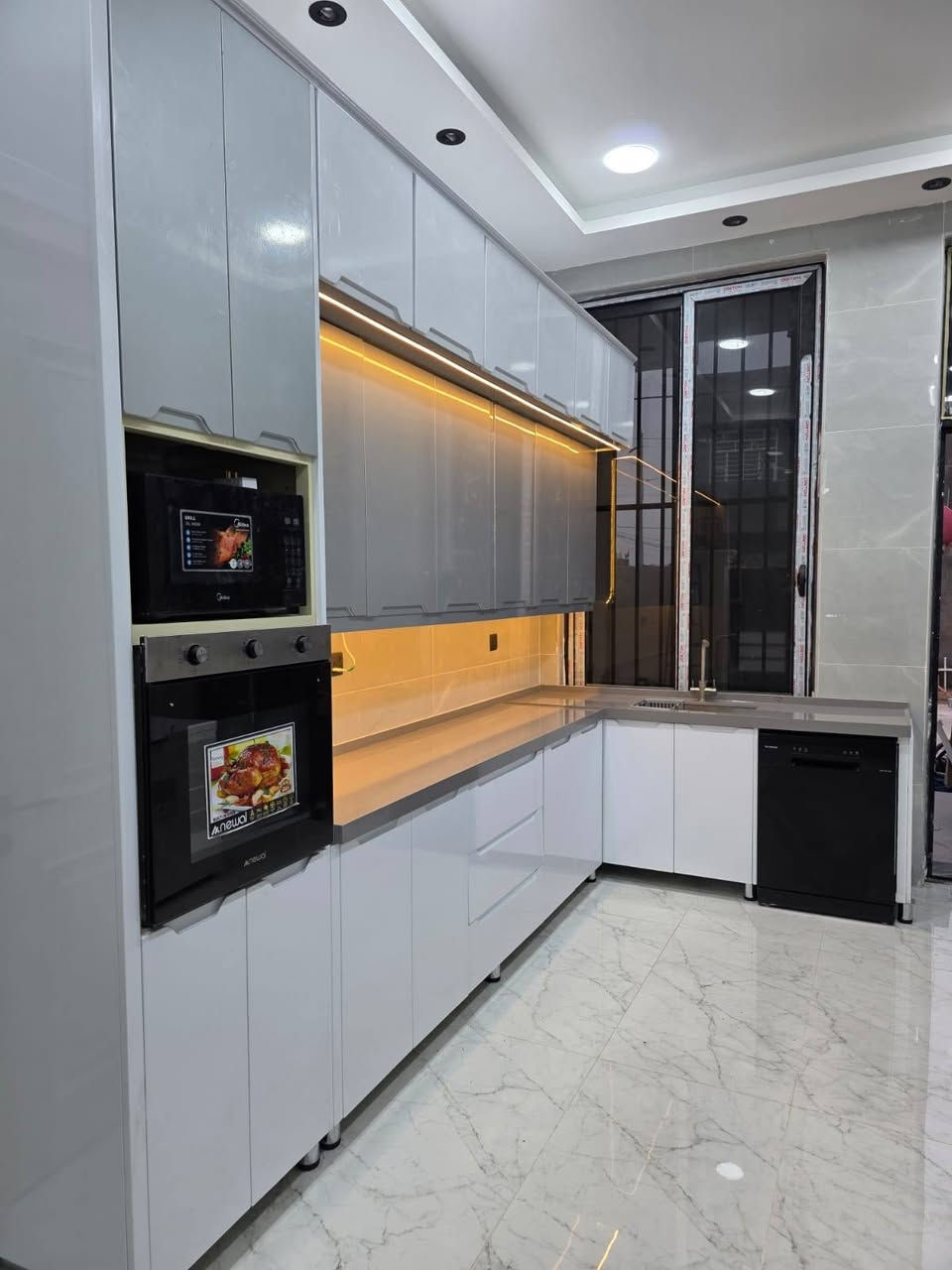 السلام عليكم
( معمل ابو بلحه للألمنيوم ) 
آجمل المطابخ التركيه🇹🇷 بتصاميم مختلفة وحضارية
بأدارة / كريم بلحه
العنوان / بابل - الإسكندرية - الحصوة - السوق الكبير
رقم الهاتف / *********** 
اما الأسعار / مناسبة جداً وان شاء الله نرضيكم
