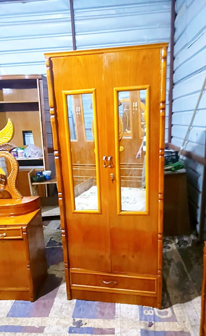 غرفه اخشاب للبيع نضيفه زاويه كنتوريه السعر ٦٠٠الاتصال على الرقم ***********بي وتساب عندي توصيل داخل وخارج بغداد
