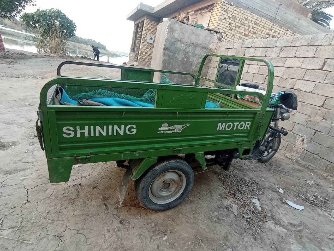 سلام عليكم اخوان ستوتة موديل 23 للبيع او مراوس بلون برتقالي نفس الموديل أو 24وانطي فرق عادي مكانه حله كفل جسر ام عباسيات اللي يريد بيع أبيع سعرها مليون 900 ... رقم تليفون ***********
