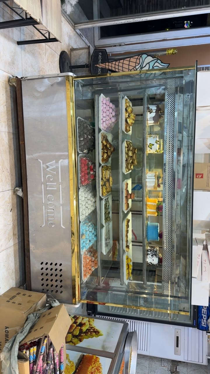 عارضه للبيع  شغاله فول قياس الكبير مترين عرض في متر وستين ارتفاع سعره 15 ورقه وبيه مجال 
اي استفسار اتصل 
***********
مكاني النجف الاشرف#
