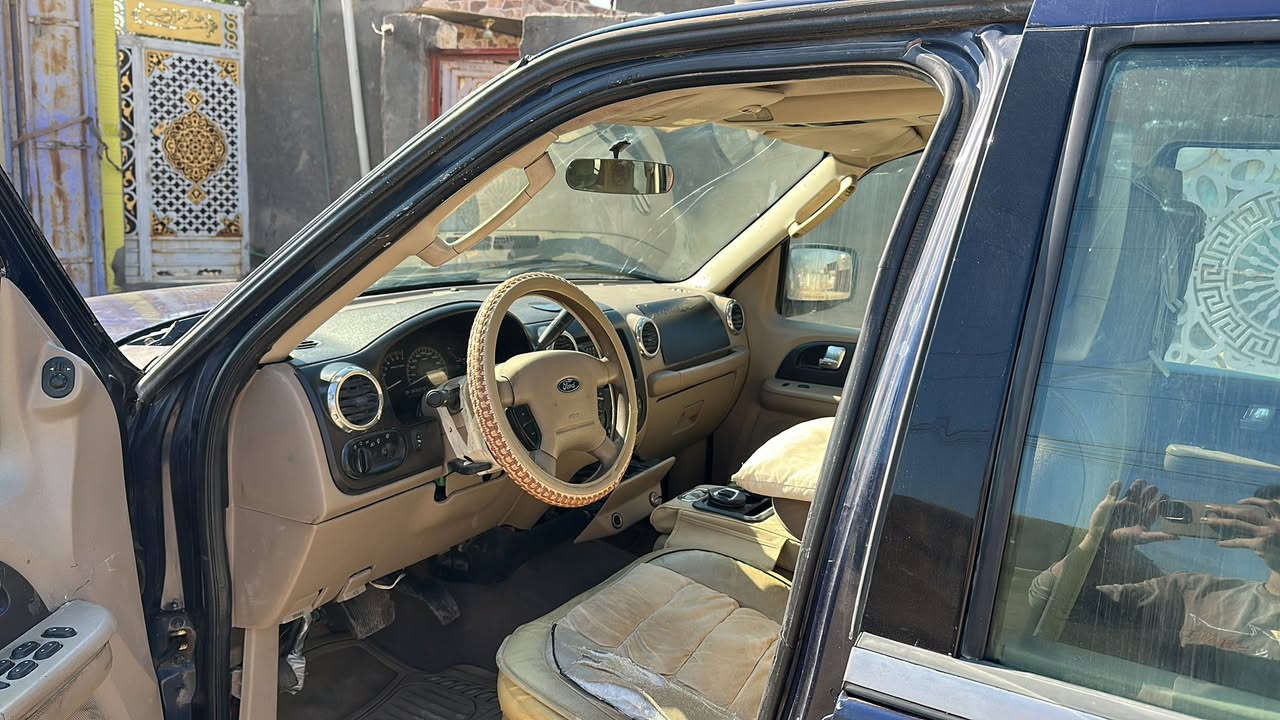 السلام عليكم فورد اكسبشن للبيع او مراوس حسب القناعه موديل ٢٠٠٣ محور محرك وكير لكزز V8 سياره مصبوغه عام وحداديه تعبانه غراض الحداديه موجوده بس تشدهن السعر 80ورقه وبيها مكاني ناصريه مجال للتواصل ***********
