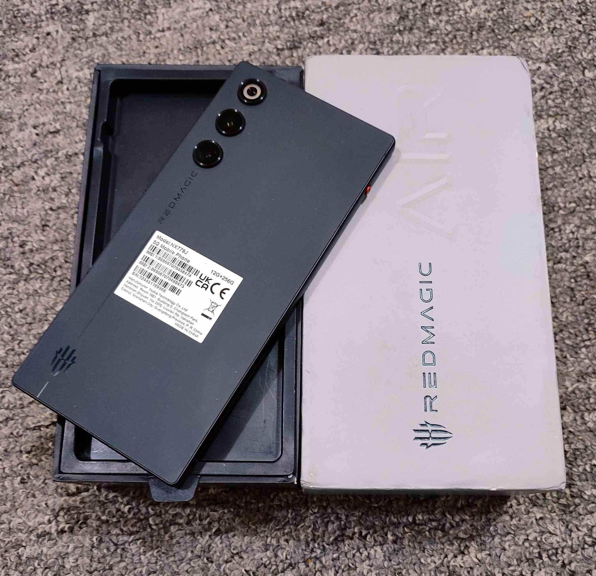 ريد ماجك 10 اير
جهاز اخو جديد استخدام قليل  
ذاكره 256 رام 12 
ملحقات كامله نظافته 100/100
السعر 600 قفل 
مكاني نجف ***********
